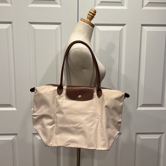 Longchamp Handbags - Cream colored Longchamp Le Pliage tote